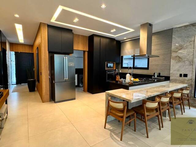 #235 - Casa para Venda em Santana de Parnaíba - SP