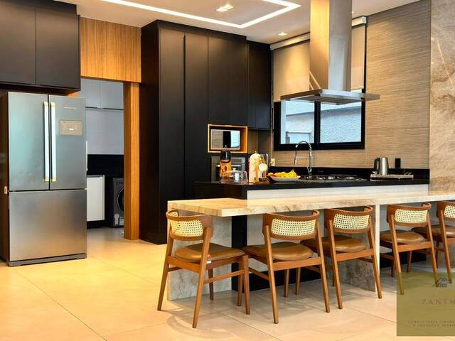 #235 - Casa para Venda em Santana de Parnaíba - SP