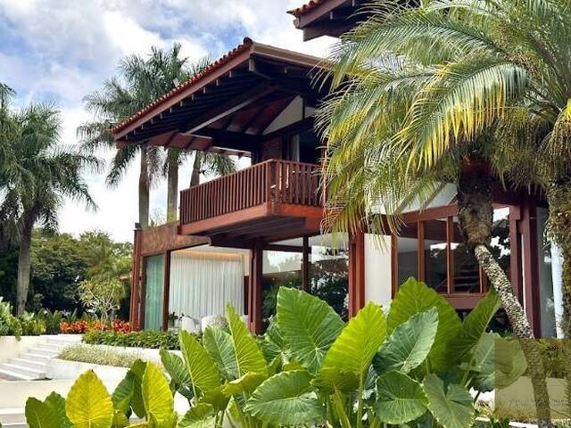 #242 - Casa para Venda em Santana de Parnaíba - SP